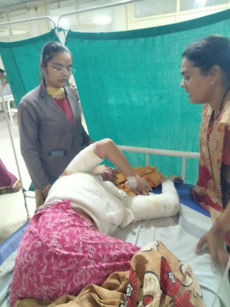 टीचर से प्रताड़ित कॉलेज छात्रा ने लगाई आग,हालत नाजुक होने पर जबलपुर रेफर