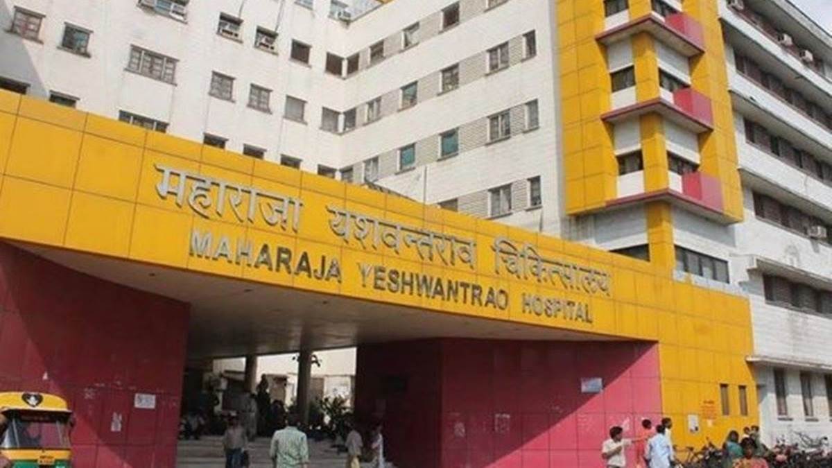 MY Hospital Indore: 12 साल के बच्चे के पेट में घुसी पेड़ की डाल, इंदौर के डॉक्टरों ने बचाई जान