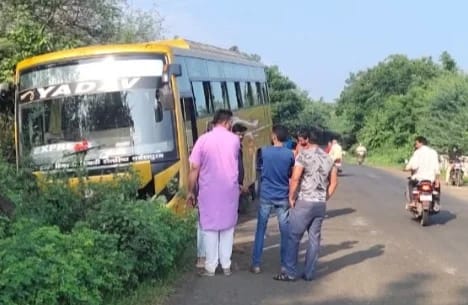 बाल बाल बचे बस यात्री