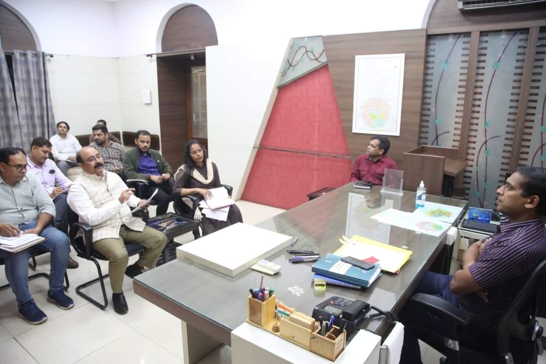 कलेक्टर ने शहर के बिगड़ते AQI स्तर को देखते हुए वाहनों के प्रदूषण स्तर की जाँच करने दिये निर्देश