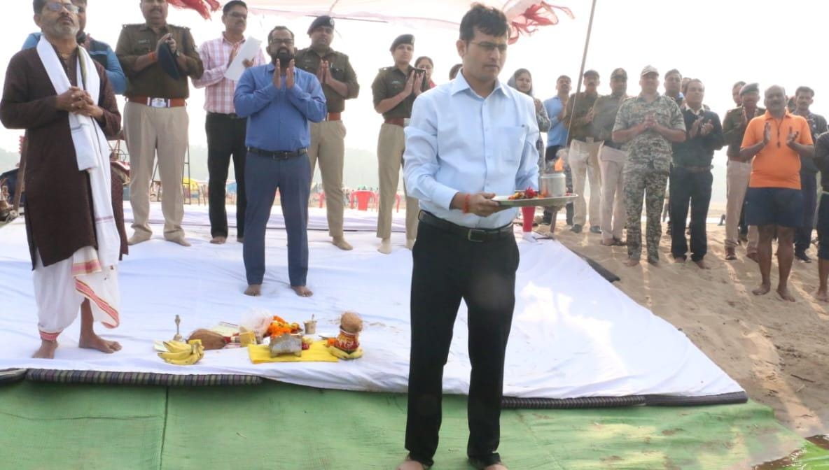 बांद्राभान मेले का कलेक्टर नीरज कुमार सिंह ने किया शुभारंभ, 28 नवंबर तक लगेगा मेला