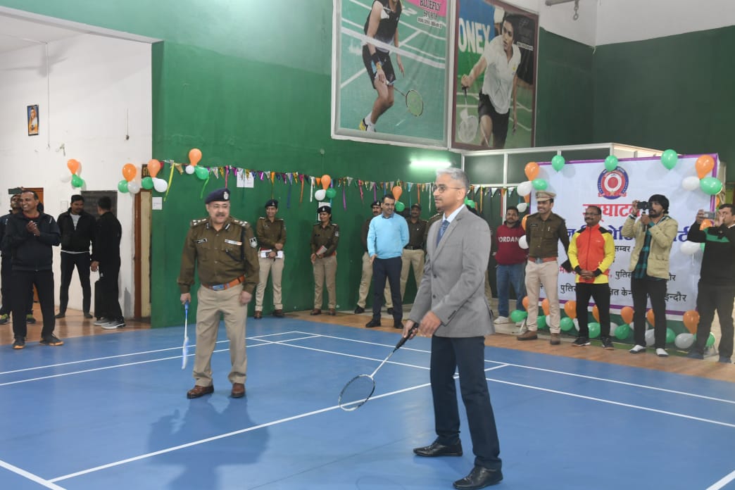 पुलिसकर्मियों एवं उनके परिजनों के लिए रक्षित केंद्र इंदौर मे किया गया नवीन सिथेंटिक बैटमिंटन कोर्ट का शुभारंभ।