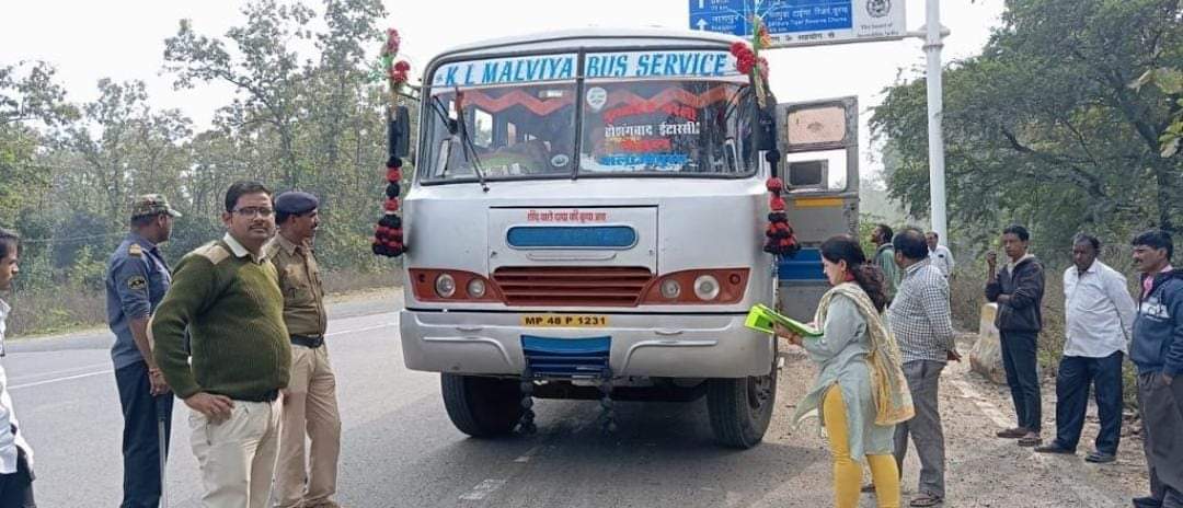 आरटीओ की बसों में सघन जांच, सख्ती के साथ हुई चालानी कार्यवाही, टैक्स बकाया, 1 बस जप्त