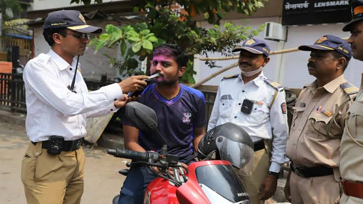 शराब पीकर गाड़ी चलाई तो होगी कठोर करवाई