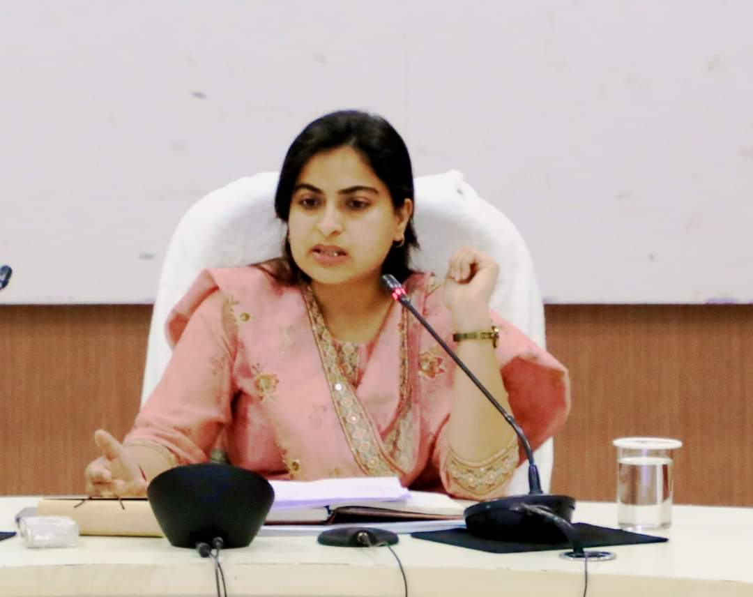 सभी अधिकारी अपने विभाग से संबंधित साप्ताहिक प्रगति रिर्पोट प्रस्तुत करें – कलेक्टर सोनिया मीना
