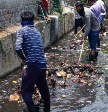 नाला एवं नालियों की सफाई कार्य निरंतर जारी