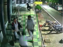 हॉस्पिटल में घुसकर भीड़ ने डॉक्टर-स्टाफ को पीटा:भोपाल के निजी अस्पताल में तोड़फोड़