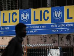 उधर LIC ने सरकार को थमाया 6,103 करोड़ का डिविडेंड चेक, इधर आ गया 606 करोड़ का टैक्‍स नोटिस!