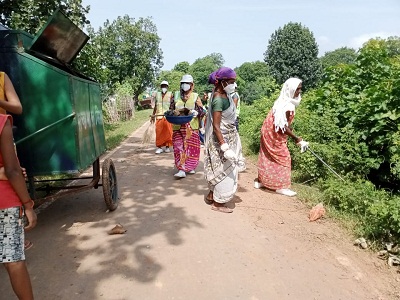 कचरा मुक्त गांव बनने घर-घर से कचरा संग्रहण