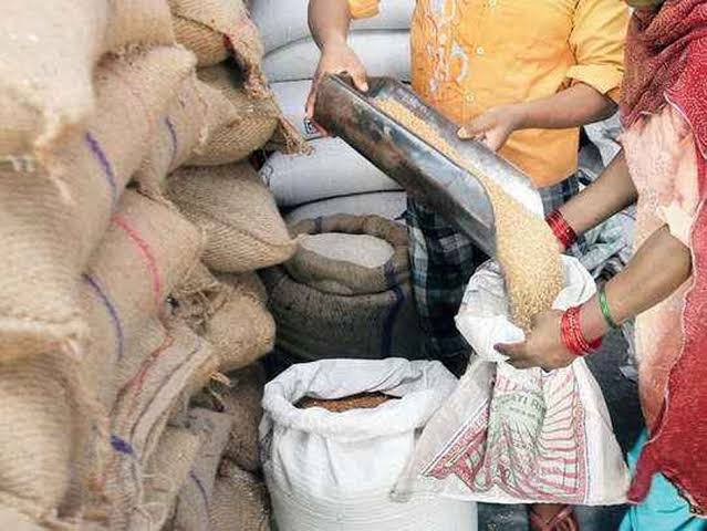सार्वजनिक वितरण प्रणाली के तहत जिले के पात्र परिवारों को किया जा रहा तीन माह का राशन एकमुश्त वितरित जून, जुलाई एवं अगस्त 2025 का राशन जून माह में ही वितरित
