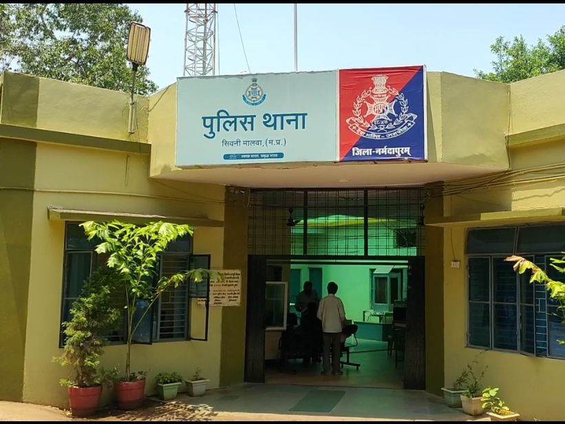 नाले में मिली महिला की लाश, पुलिस जांच में जुटी