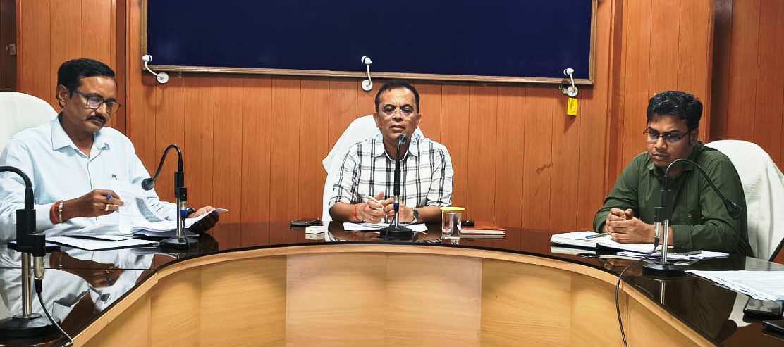 गिरदावरी सत्यापन व डिजिटल क्रॉप सर्वे का प्रकाशन सभी समितियों और ग्राम पंचायतों में अनिवार्य रूप से करें : कलेक्टर
