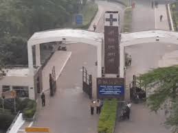 लकवे से बचाने डॉक्टरों ने माक्रो-न्यूरो सर्जरी कर हटाया ट्यूमर:दिमाग तक जाने वाली नसों पर पड़ रहा था दबाव