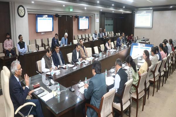 हितग्राही मूलक योजनाओं का लाभ सुनिश्चित हों : मुख्य सचिव  जैन