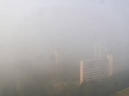 दिल्ली की हवा फिर जानलेवा, 50मी तक नहीं दिख रहा:धुंध-कोहरे के कारण 60 फ्लाइट रद्द, 250 डिले