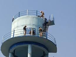 नशे में नाराज दामाद पानी टंकी पर चढ़ा