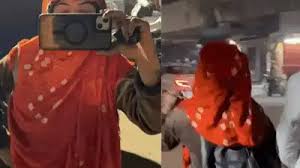 भोपाल में युवती का हाई-वोल्टेज ड्रामा:खुद को पत्रकार बताते हुए पुलिस से भिड़ी, लोगों को भड़काया, नारे भी लगाए; FIR दर्ज