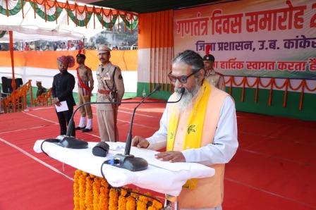 सांसद भोजराज नाग ने फहराया राष्ट्रध्वज, मुख्यमंत्री के संदेश का किया वाचन