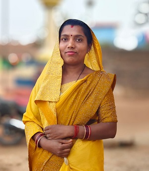 महतारी वंदन योजना बना कामकाजी महिला चित्रलेखा के लिए मुश्किल वक्त का सहारा