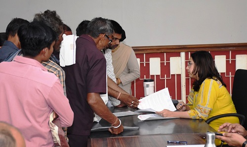 जिले में स्वास्थ्य सुविधा को मजबूती प्रदान करें : कलेक्टर