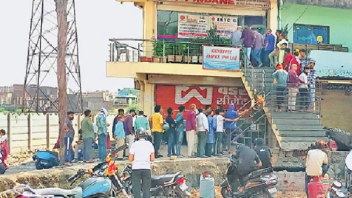 भोपाल में गैस एजेंसियों के संचालकों की मनमर्जी, बुकिंग करने के 10 दिन बाद भी कस्टमर परेशान, कलेक्टर से कर दी शिकायत