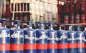MP में कमर्शियल गैस सिलेंडर 993 महंगा:भोपाल में 3074, इंदौर में 3179 और ग्वालियर में 3296 में मिलेगा