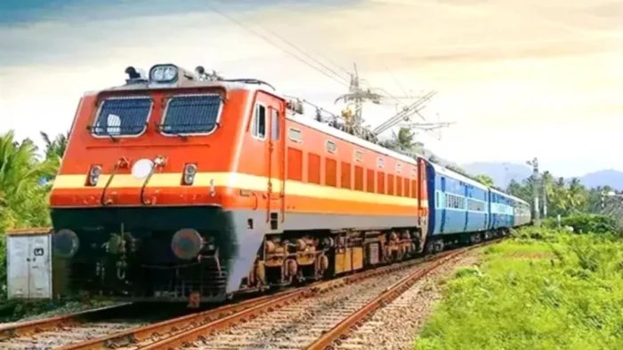 रानी कमलापति-निजामुद्दीन के बीच आज चलेगी स्पेशल ट्रेन, रक्षाबंधन पर यात्रियों की भीड़ की वजह से लिया गया फैसला