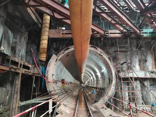 मेट्रो के लिए जमीन के अंदर 260 मीटर सुरंग बनाई:दोनों टीबीएम एकसाथ चल रही