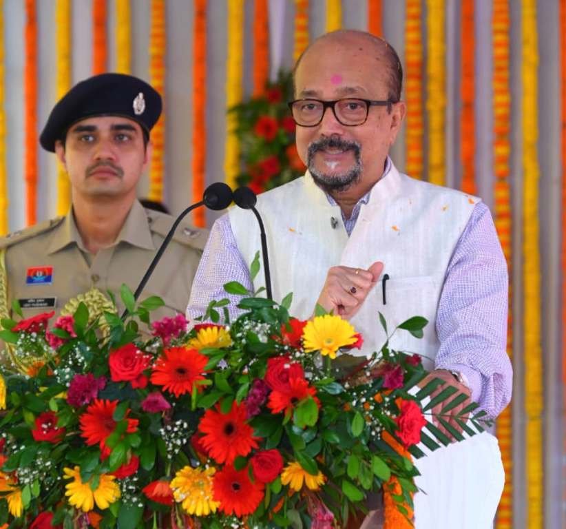 लक्ष्य हासिल करने के लिए जुनून जगाएं और मेहनत करें : राज्यपाल डेका