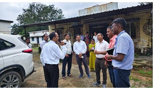 कलेक्टर अजीत वसंत ने विकासखण्ड उदयपुर का किया दौरा